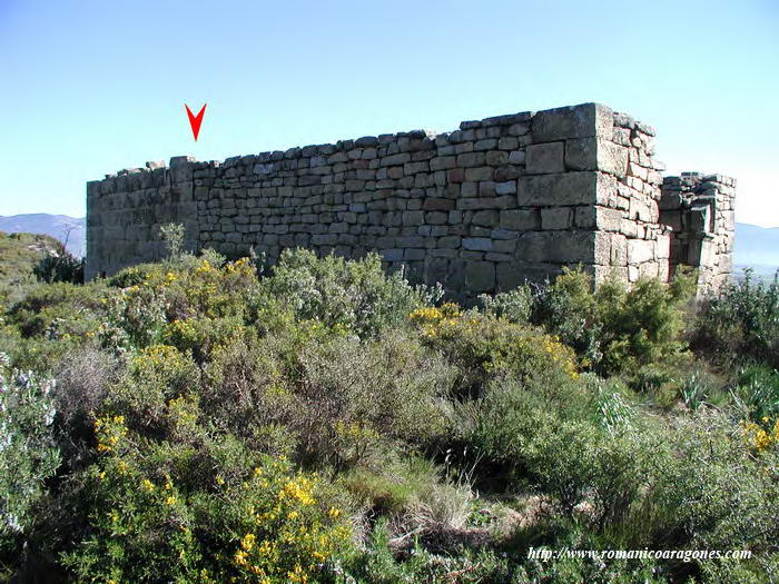 MURO OESTE. SU TERCIO NORTE -HASTA LA FLECHA- ES UNA TORRE ISLMICA